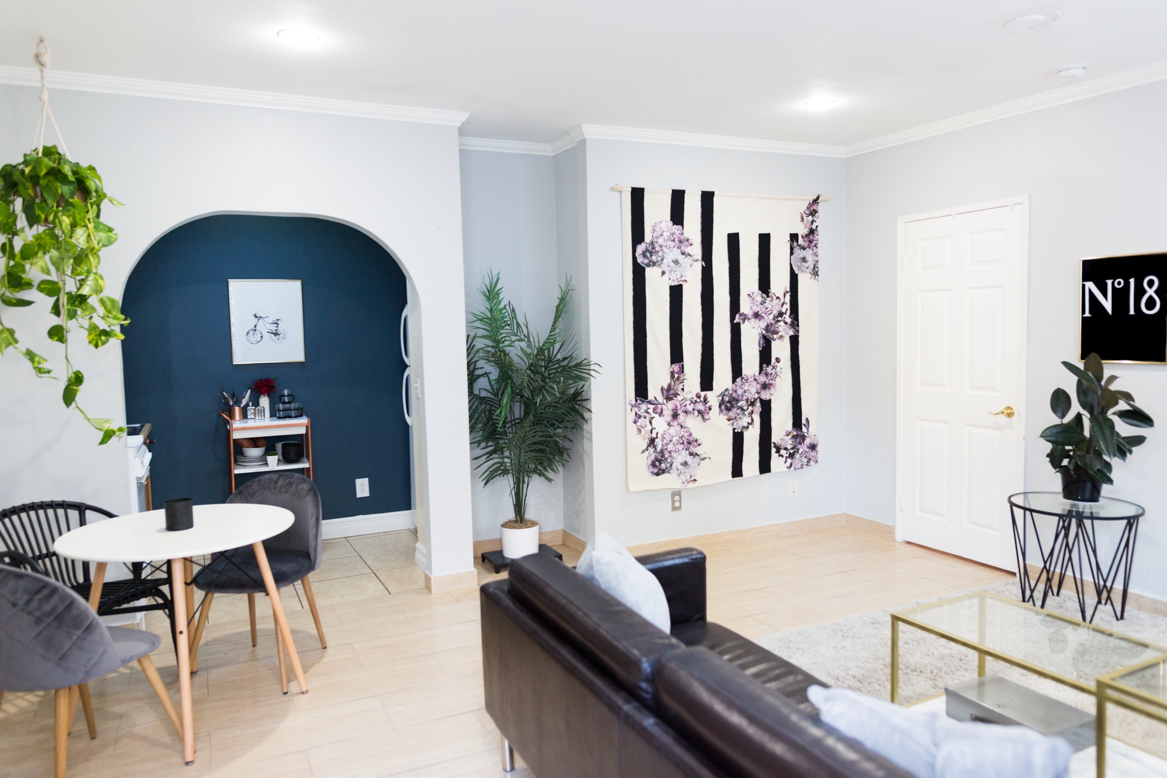 Snapshot of Minimalist Living Room Leasing On A Tight Budget