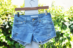 DIY style: perfectly distressed jean shorts