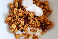 DIY healthy snack: coconut milk yogurt and granola