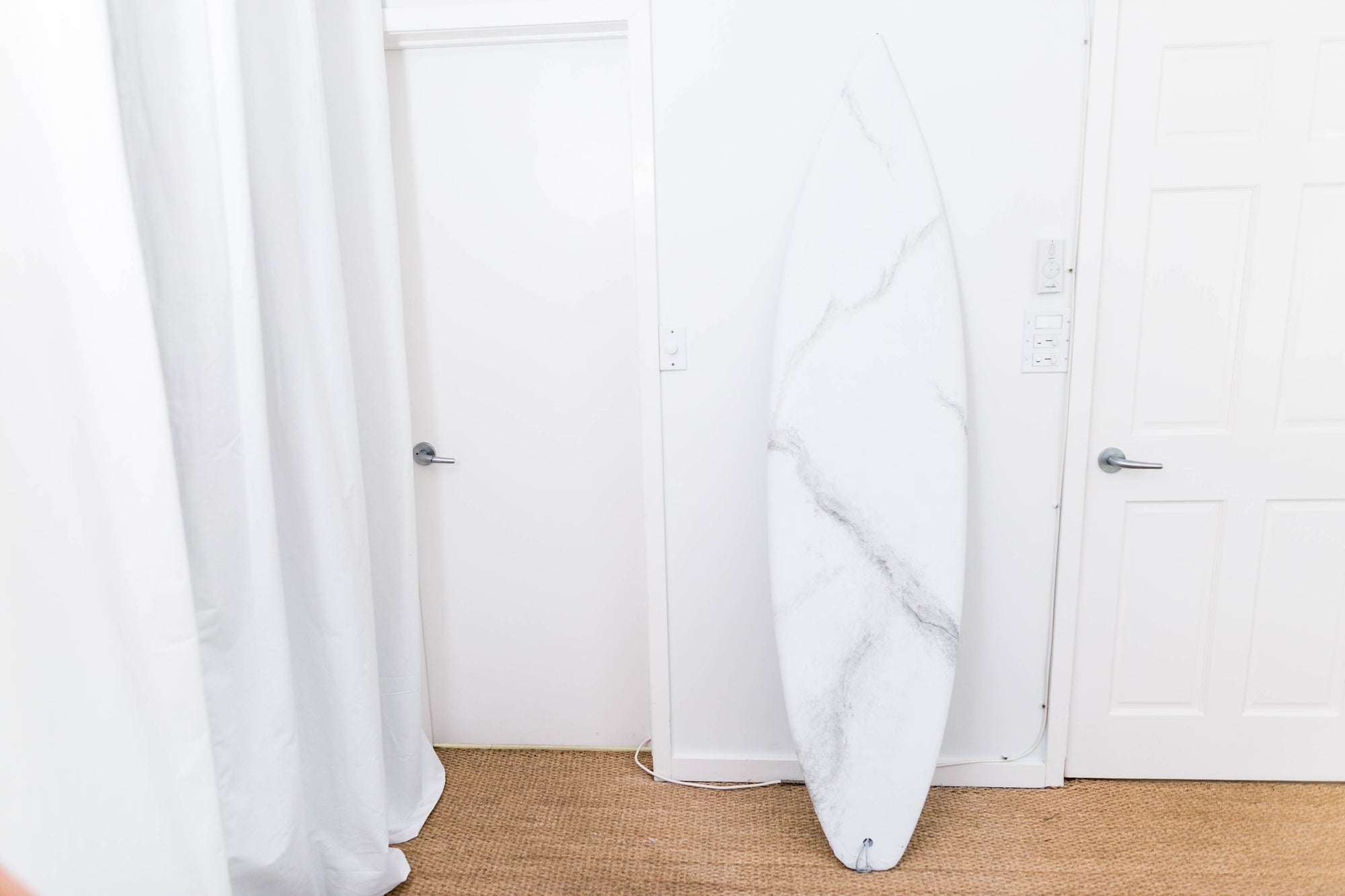 DIY Faux-Marble Surfboard