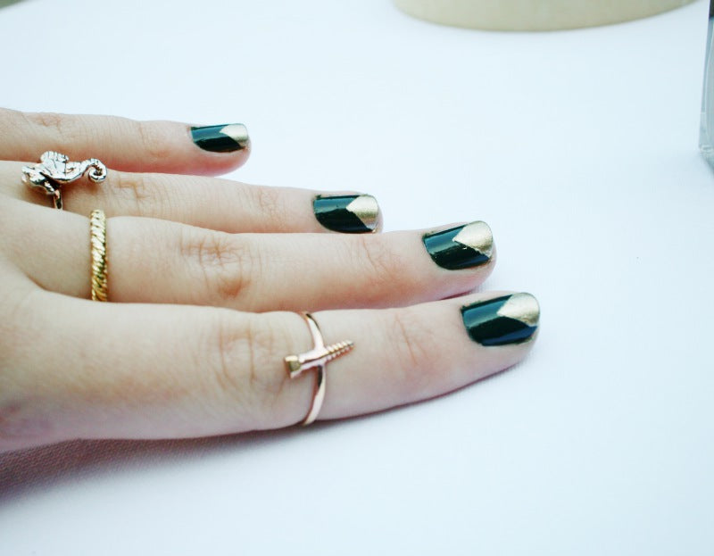 NOTD: St. Paddy's Day green & gold nails