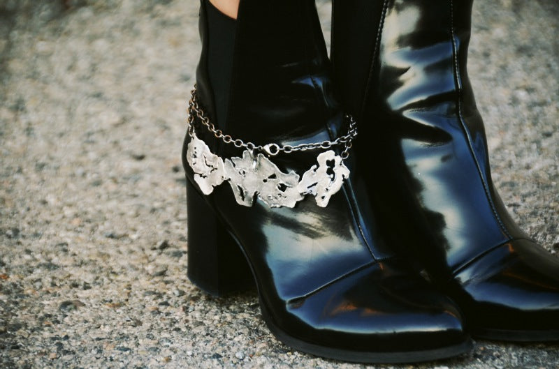 styling: black boots