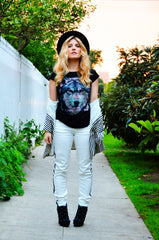 OOTD: white jeans and wolf tee