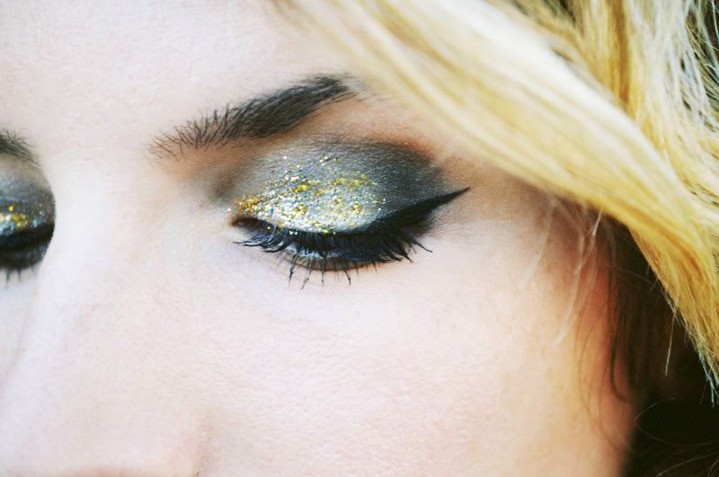 DIY glitter eyes