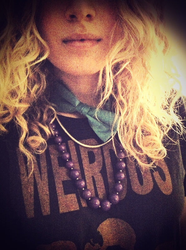 vintage tee curly hair too many necklaces