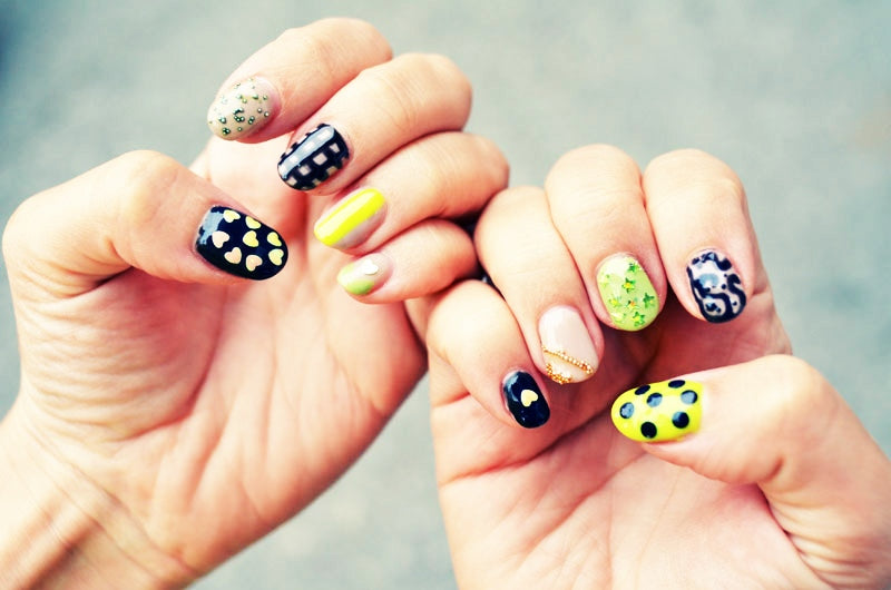 color palette nails: nude, yellow, green, black